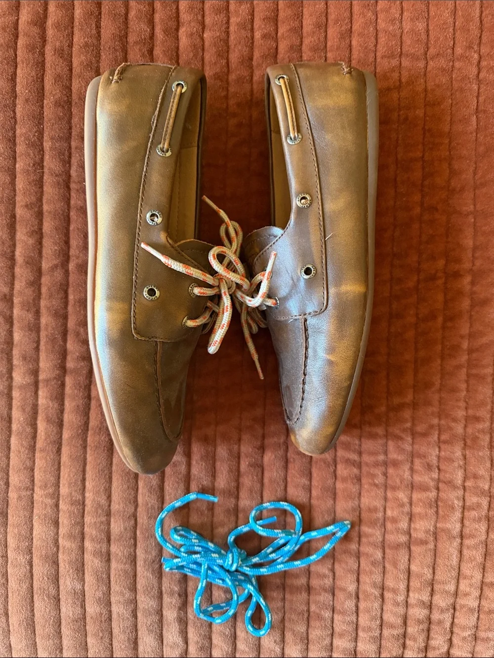 ARITZIA x SPERRY Brown Leather Boat Shoes with Multicolored Laces
